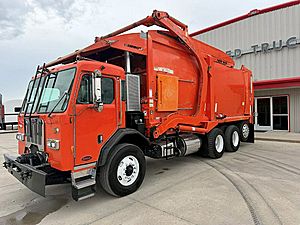 2017 Peterbilt 320 - Day Cab