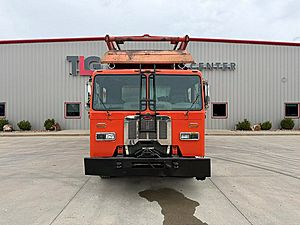 2017 Peterbilt 320 - Day Cab
