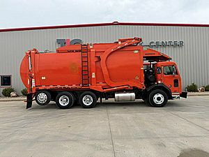 2017 Peterbilt 320