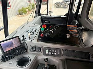 2017 Peterbilt 320