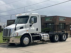 2013 Freightliner Cascadia 113 - Daycab