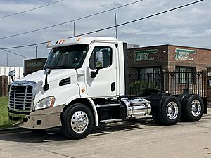 2013 Freightliner Cascadia 113 - Daycab