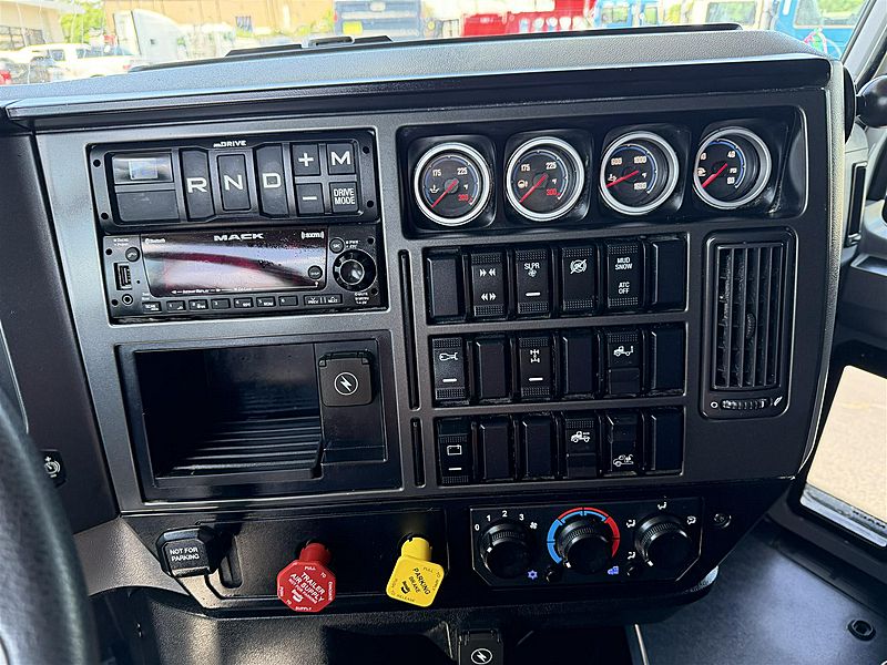 2024 Mack AN64T
