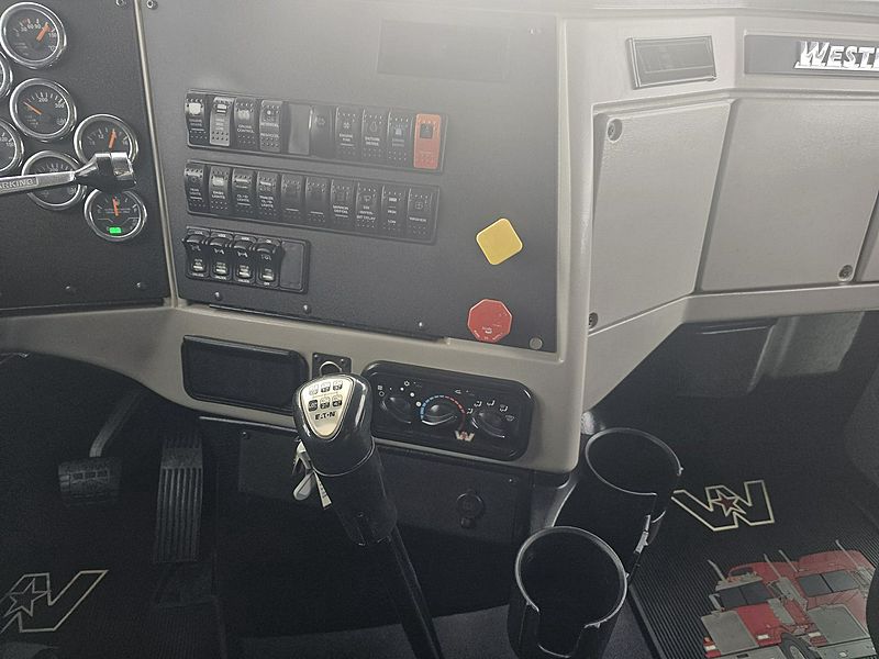 2018 WST 4700SF