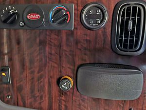 2023 Peterbilt 389