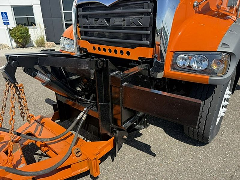 2010 Mack GU