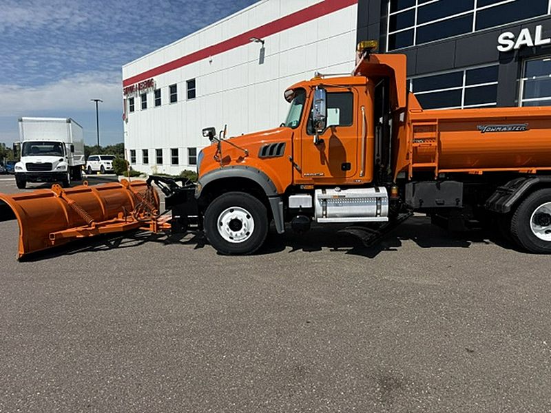 2010 Mack GU