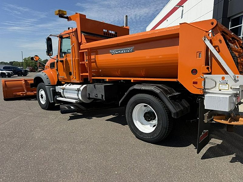 2010 Mack GU
