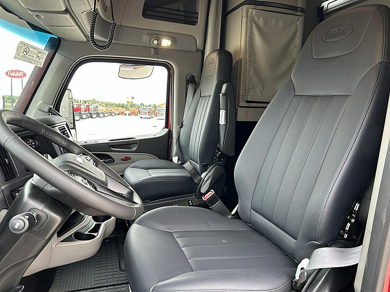 2027 Peterbilt 579