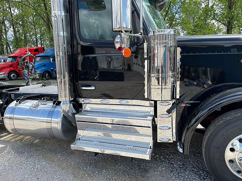 2027 Peterbilt 589