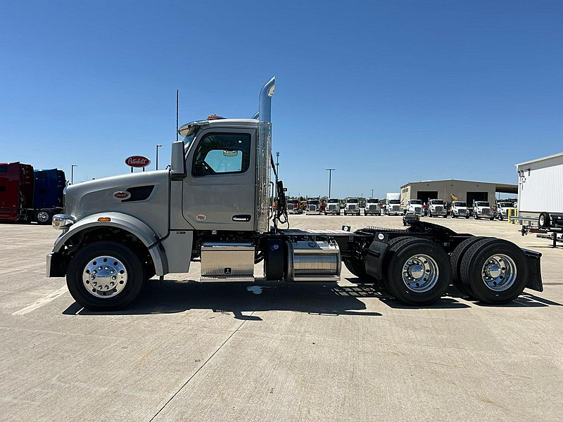 2027 Peterbilt 567