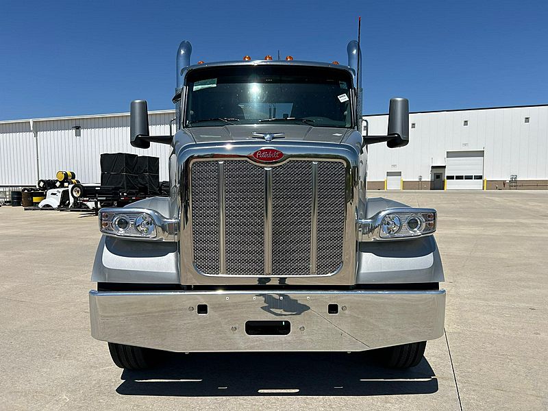 2027 Peterbilt 567