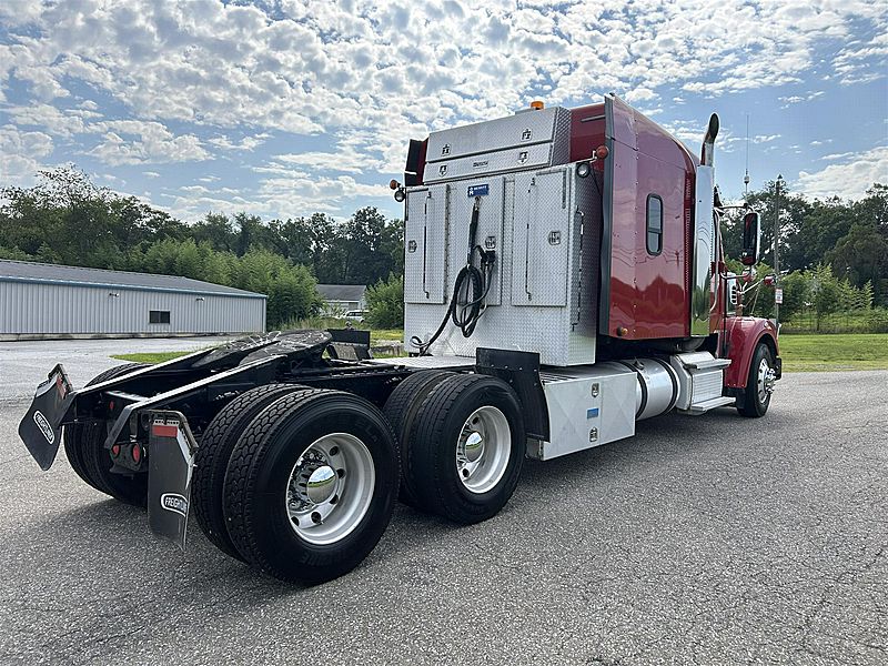 2018 Freightliner Coronado 122