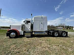 2004 Peterbilt 379 - Sleeper Truck