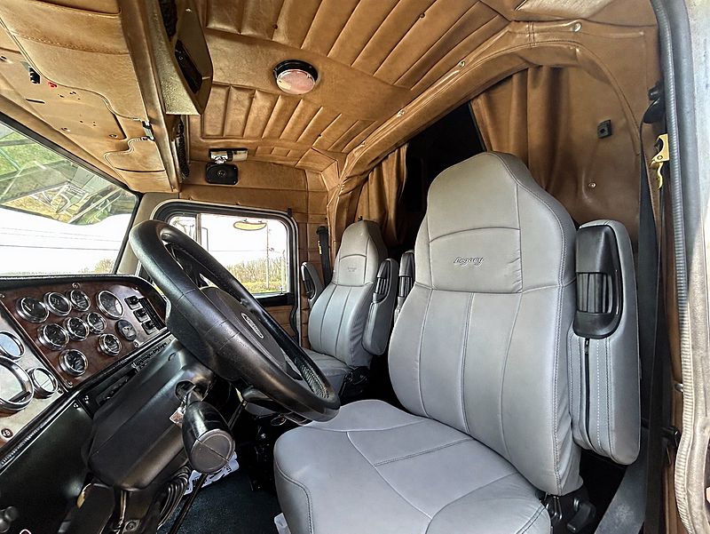 2004 Peterbilt 379