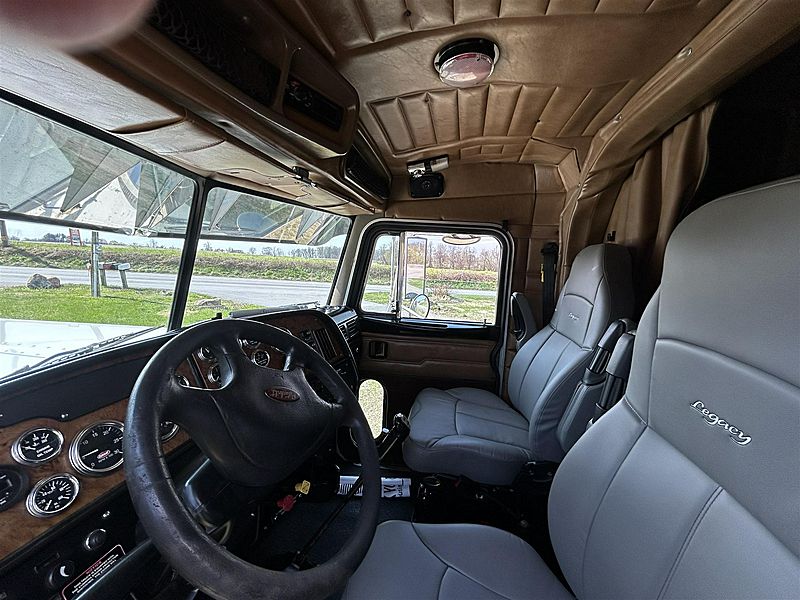 2004 Peterbilt 379