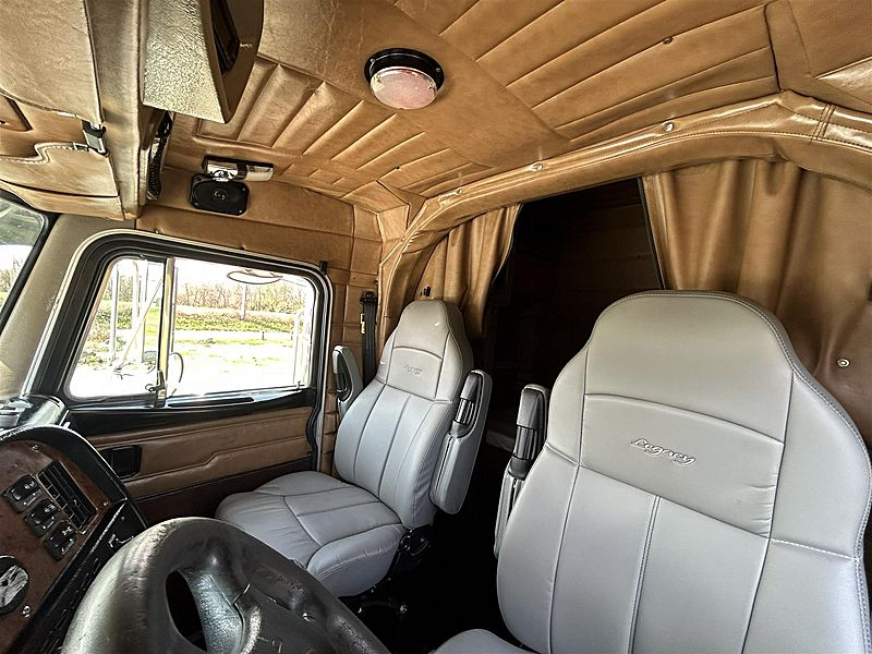 2004 Peterbilt 379