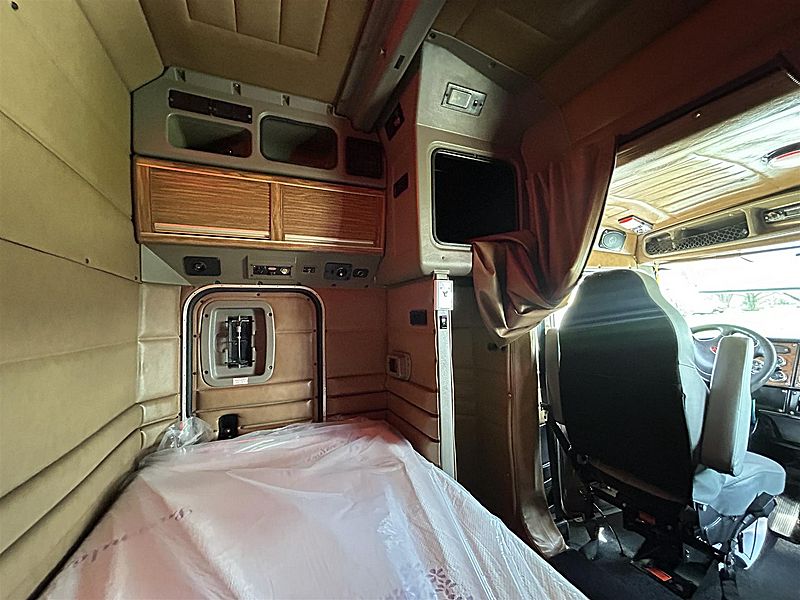 2004 Peterbilt 379