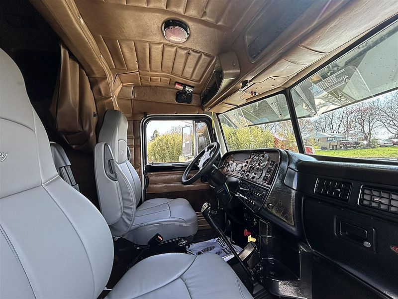 2004 Peterbilt 379