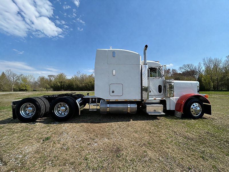 2004 Peterbilt 379