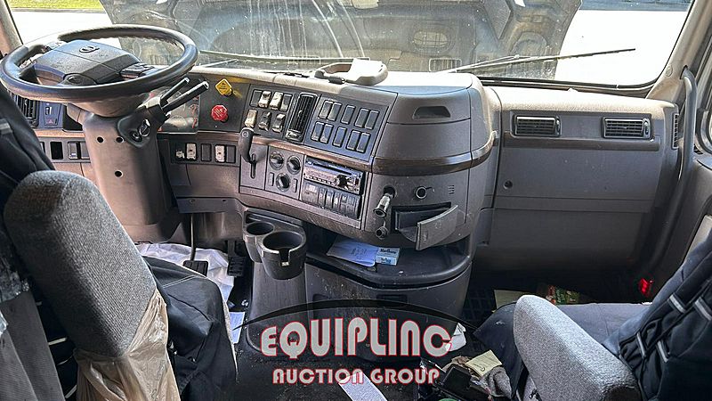 2017 Volvo  VNL64T420