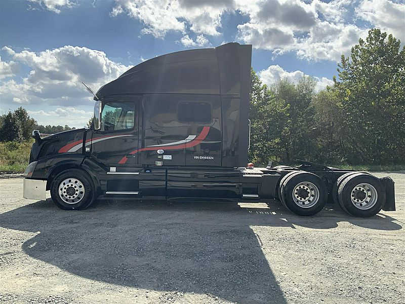 2014 Volvo VNL 780