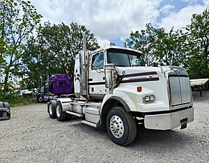 2016 Western Star 4900 - Sleeper Truck