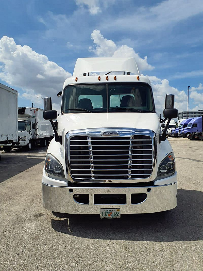 2018 Freightliner CASCADIA 113