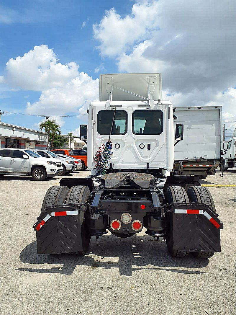 2018 Freightliner CASCADIA 113