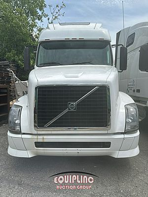 2006 Volvo VNL - Sleeper Truck