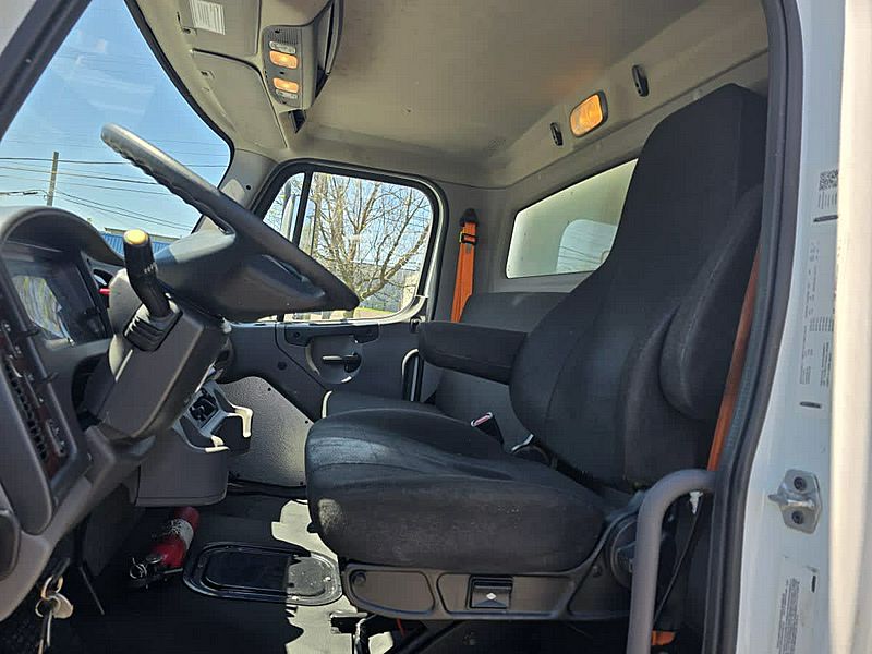 2021 Freightliner M2 106