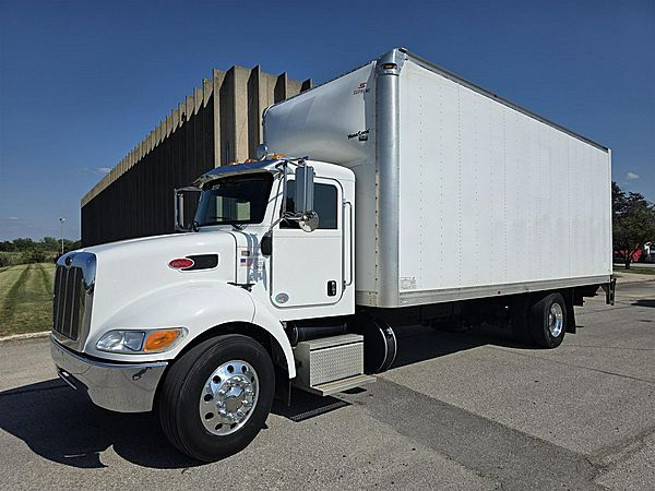 2017 Peterbilt 337 - Box Truck