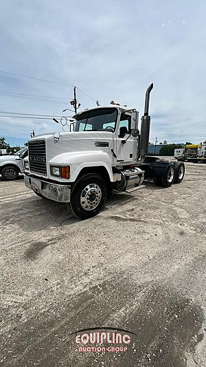 2005 Mack CH613