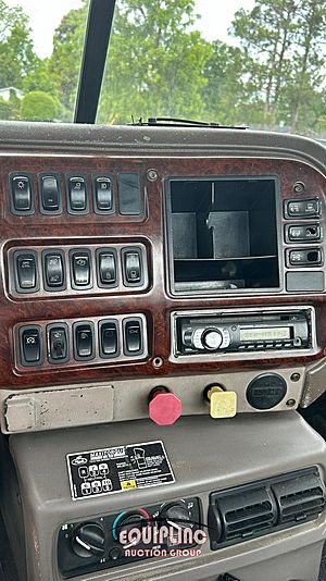 2005 Mack CH613
