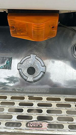 2005 Mack CH613
