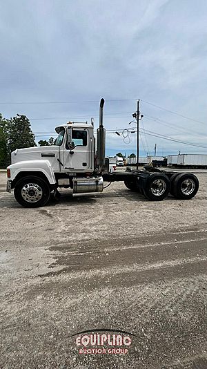 2005 Mack CH613