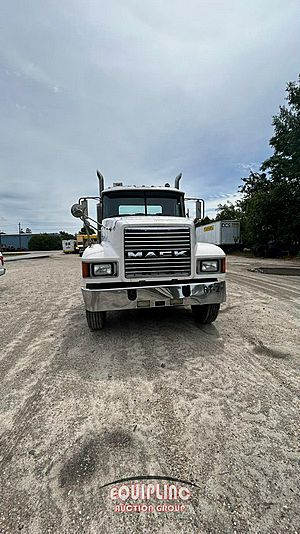 2005 Mack CH613