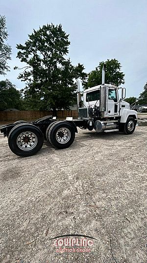 2005 Mack CH613