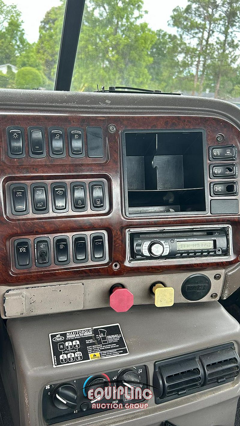 2005 Mack CH613