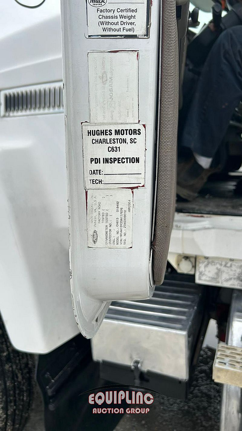 2005 Mack CH613