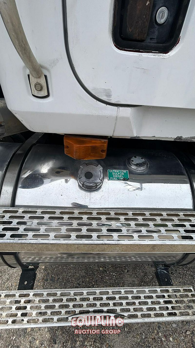 2005 Mack CH613