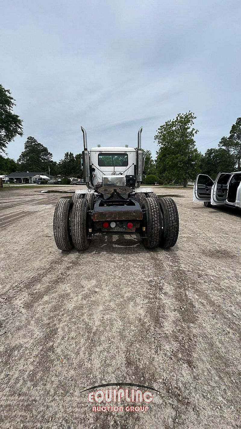 2005 Mack CH613