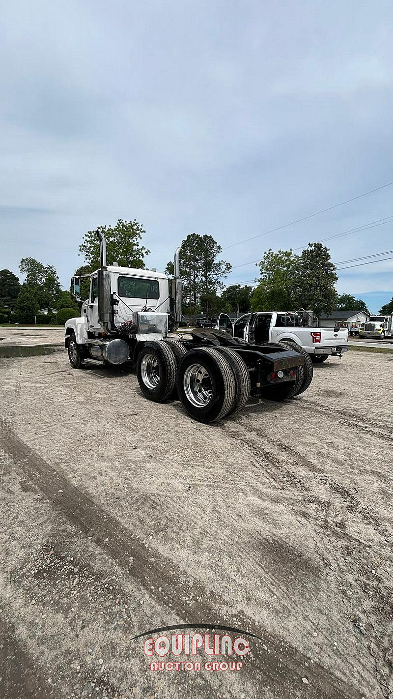 2005 Mack CH613