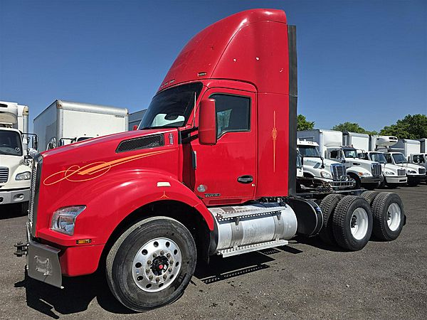 2017 Kenworth T880 - Daycab