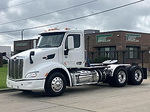 2017 Peterbilt 579 - Daycab