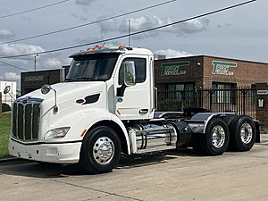 2017 Peterbilt 579 - Daycab