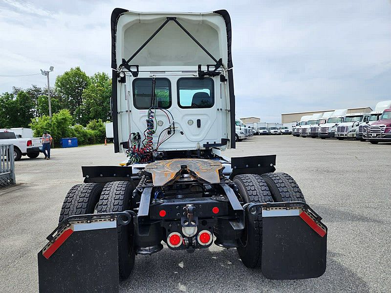 2018 Freightliner CASCADIA 113