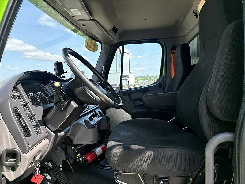 2020 Freightliner M2 106