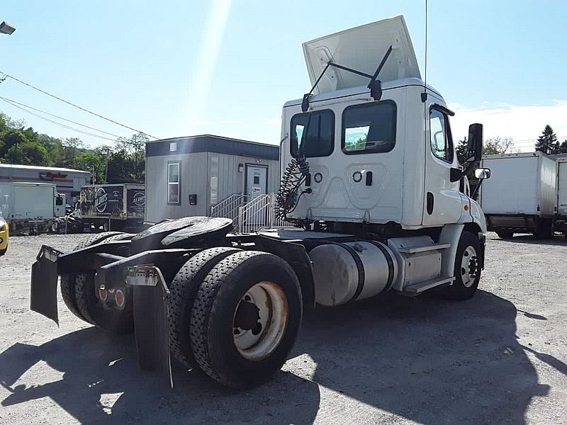 2019 Freightliner CASCADIA 113