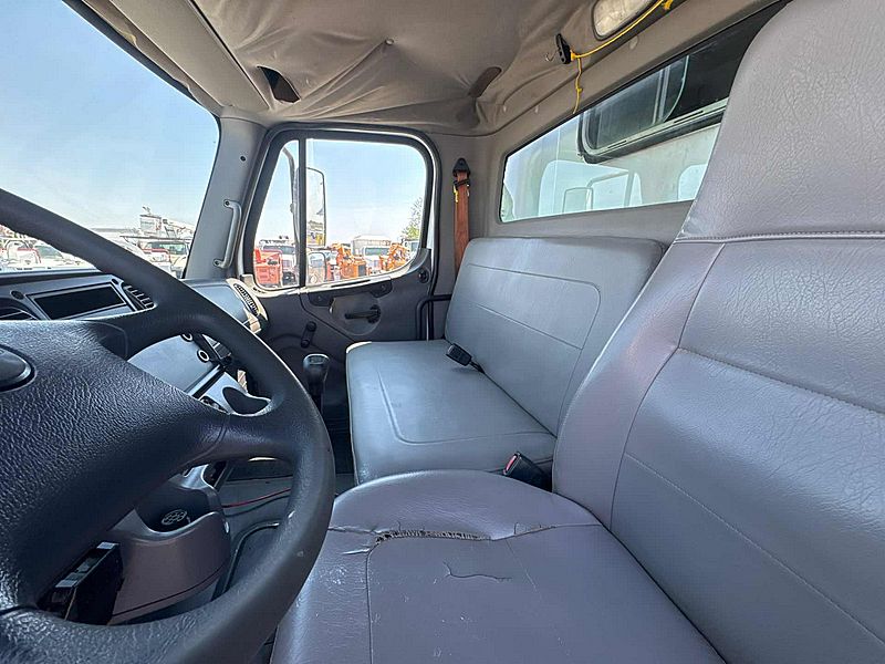 2011 Freightliner M2